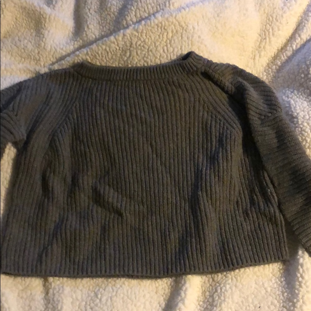 Cute grey cropped sweater